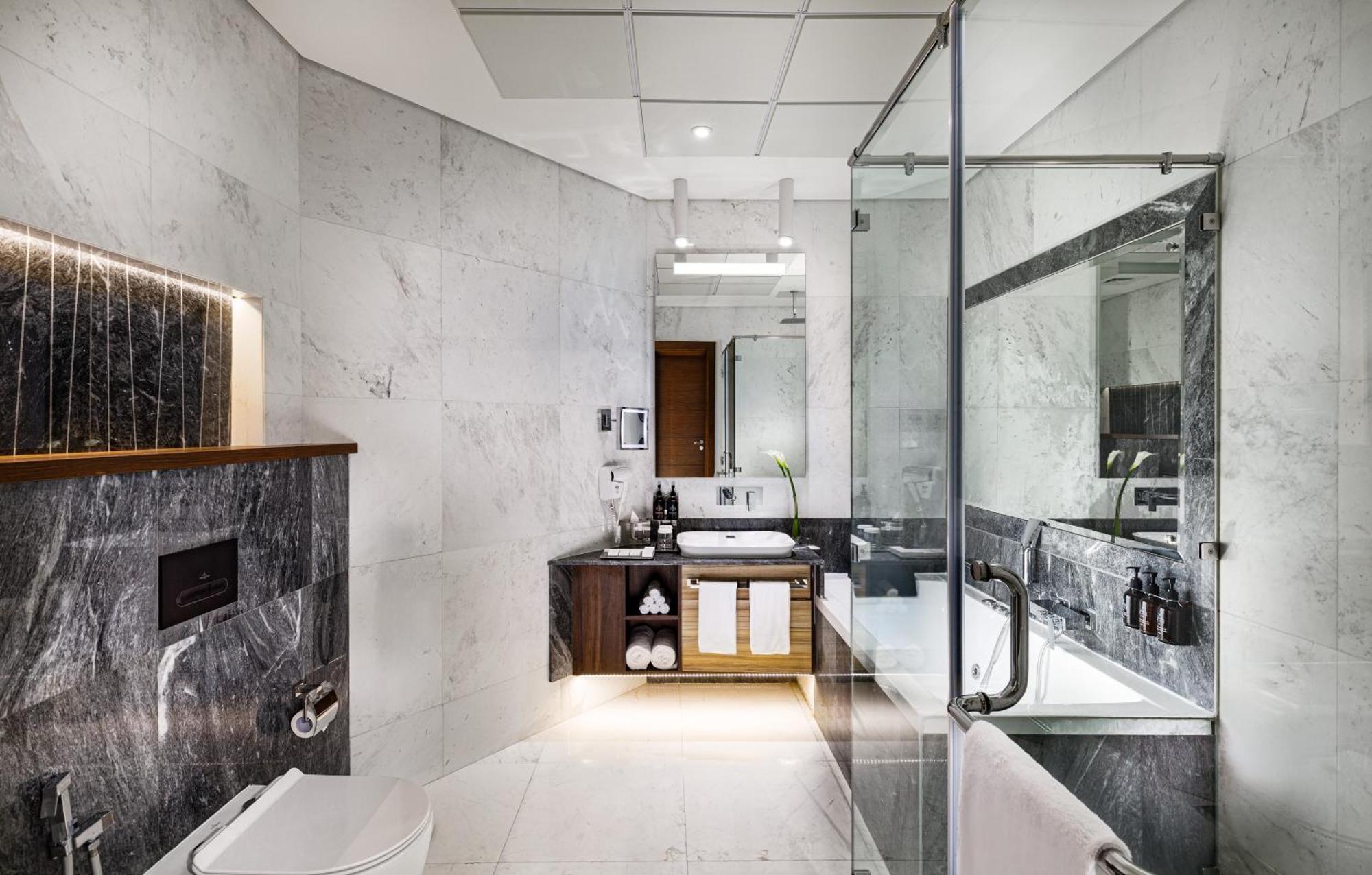 Millennium Place Doha Kültér fotó Bathroom