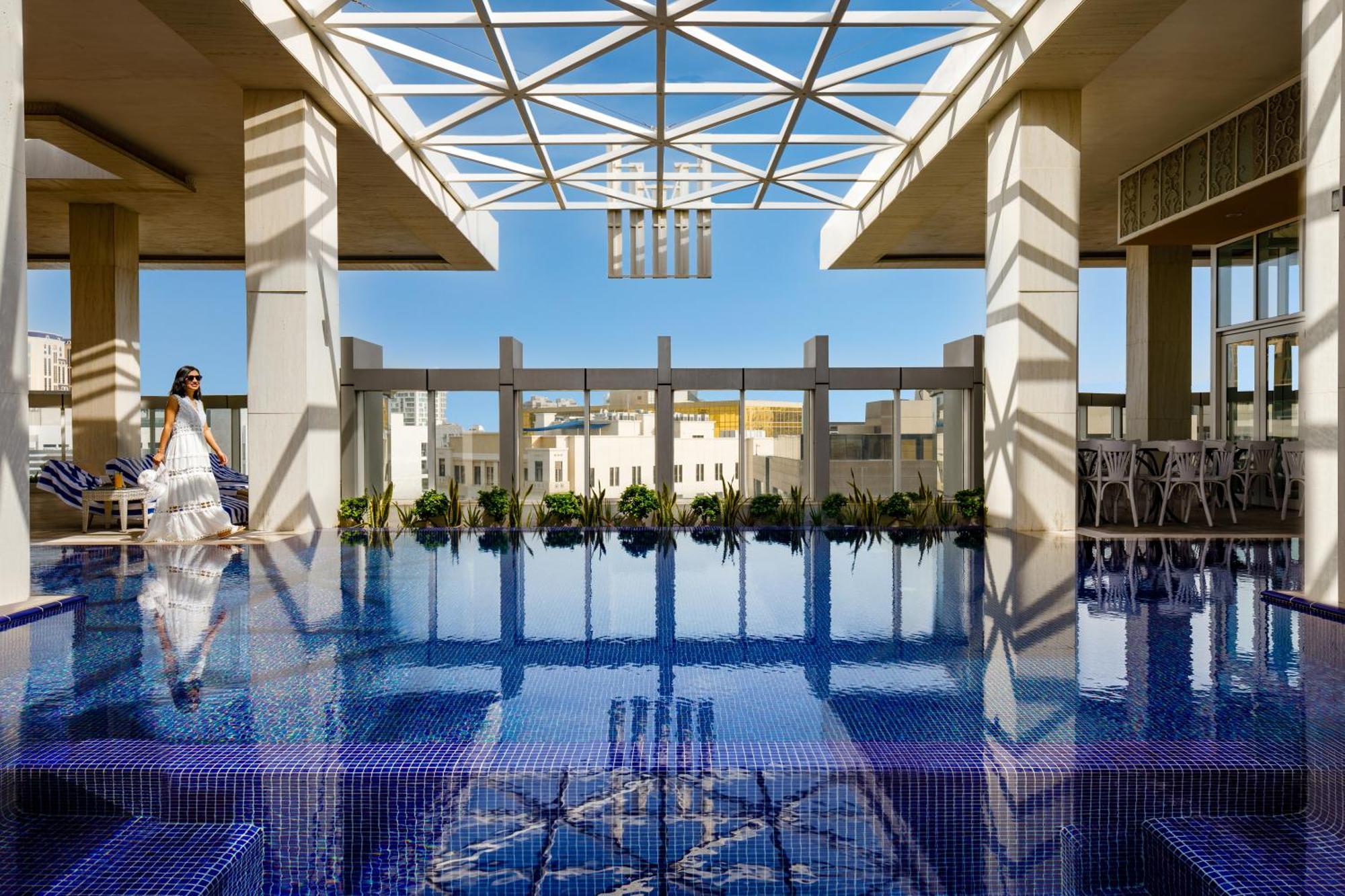 Millennium Place Doha Kültér fotó The rooftop pool at the Four Seasons Hotel, Cairo
